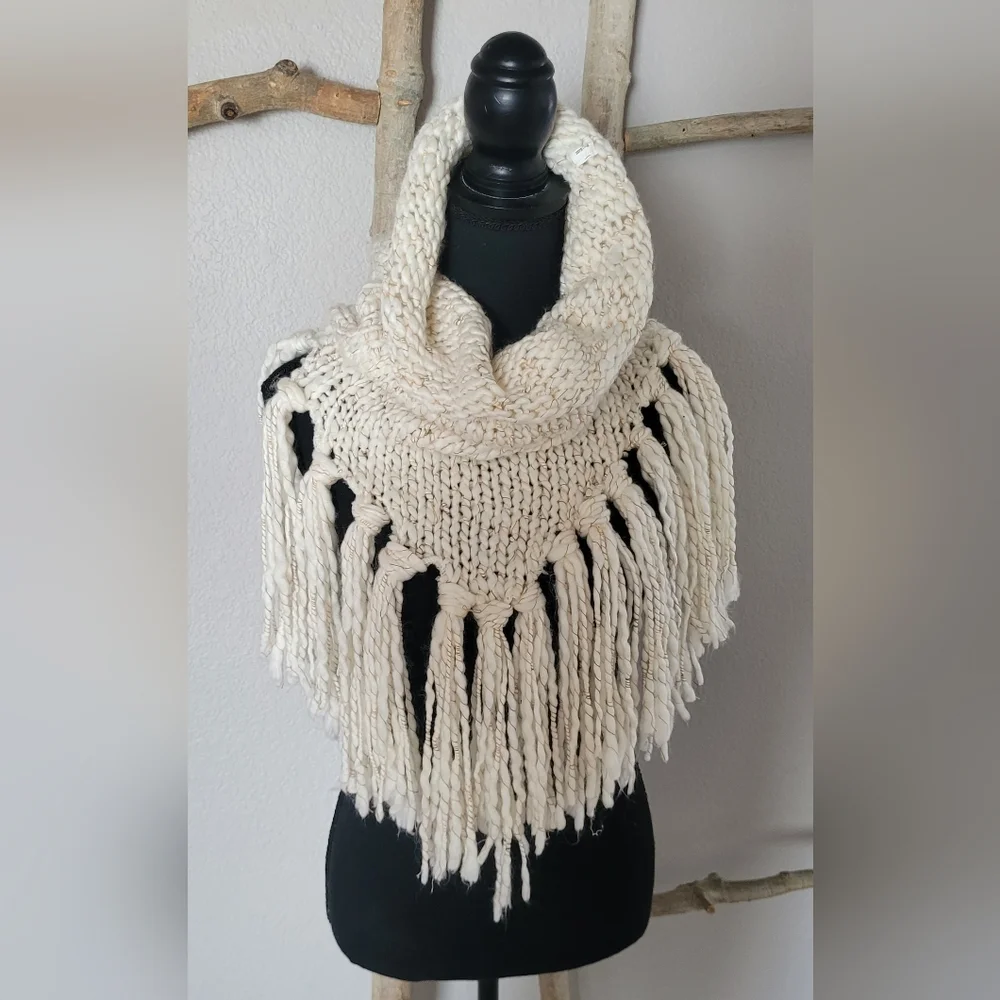 Infinity Fringe Scarf - Picture 3 of 8